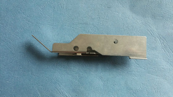 खरीदें धातु एसएमटी फीडर पार्ट्स केडब्ल्यू 1-एम 2240-00x टेप गाइड असी यामाहा सीएल 12 एमएम फीडर कवर ऑनलाइन निर्माण